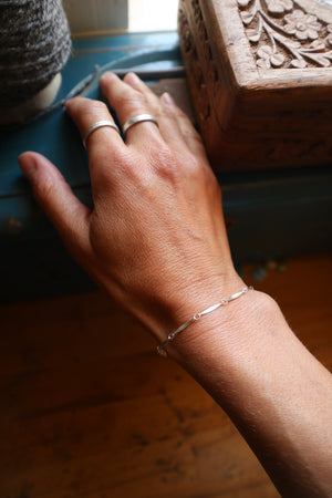 
                  
                    Load image into Gallery viewer, Dainty Chain Bracelet
                  
                
