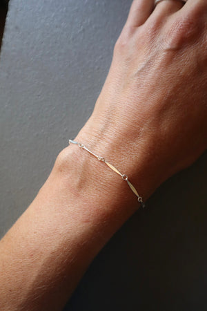
                  
                    Load image into Gallery viewer, Dainty Chain Bracelet
                  
                