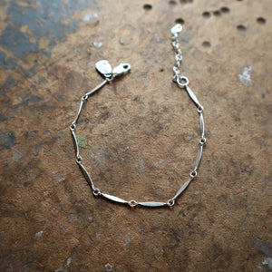 
                  
                    Load image into Gallery viewer, Dainty Chain Bracelet
                  
                