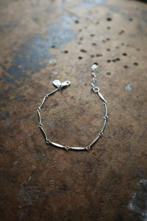
                  
                    Load image into Gallery viewer, Dainty Chain Bracelet
                  
                
